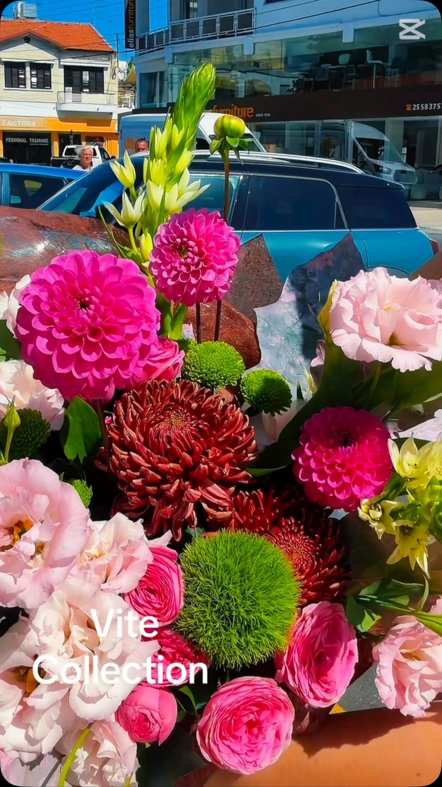Autumn Bouquets 🍂
Warm autumn colours, delicate flowers, a